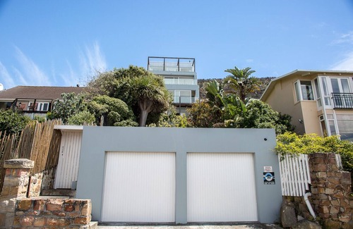 Redhill Apartment | Discover Crows Nest: Your Ocean View Retreat in Kalk Bay