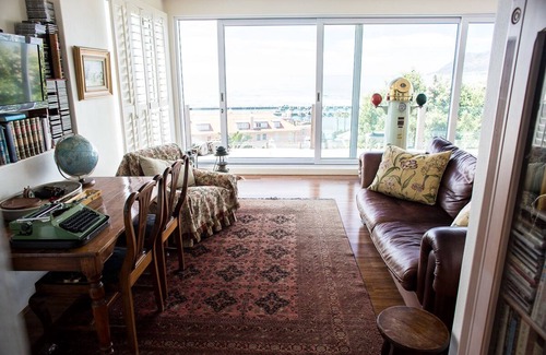 Redhill Apartment | Discover Crows Nest: Your Ocean View Retreat in Kalk Bay