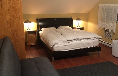 Okanagan-Similkameen Bed & Breakfast | Guesthouse at Crowsnest Vineyards: Family-Friendly Retreat