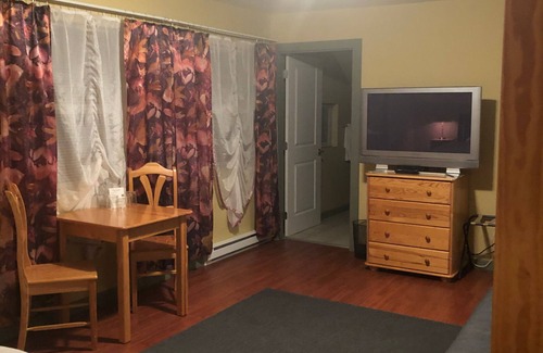 Okanagan-Similkameen Bed & Breakfast | Guesthouse at Crowsnest Vineyards: Family-Friendly Retreat