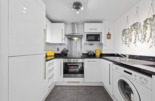Bensham Manor Apartment | Croydon FBS Hub