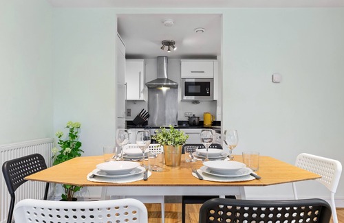 Bensham Manor Apartment | Croydon Spacious - FBS Homes