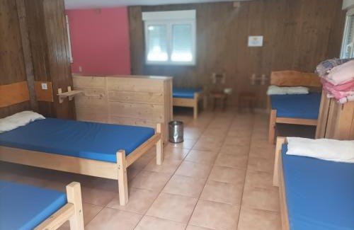 Cruces Hostel | Oceanfront Crucesinn Albergue: Family-Friendly Getaway
