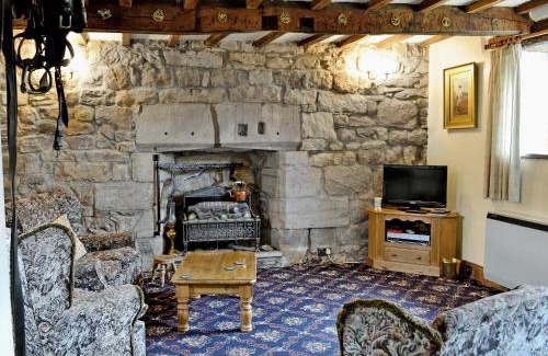 Appleby-in-Westmorland House | Pet-Friendly Cruck End: Highly Rated Family Retreat
