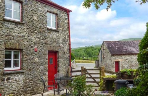 Llanwrda House | Pet-Friendly Retreat at Crud-y-Barcud with High Guest Ratings