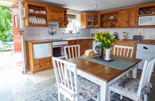 Llanwrda House | Pet-Friendly Retreat at Crud-y-Barcud with High Guest Ratings