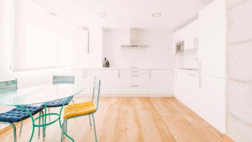La Malagueta Apartment | Elegant CRUISE APARTMENT: 4-Star with Restaurant & Family Care