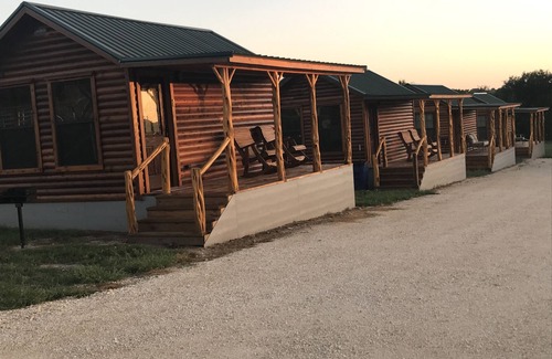 Hamilton Cabin | Unforgettable Stay at Cruise Crooked Creek - Top Rated 9.6/10