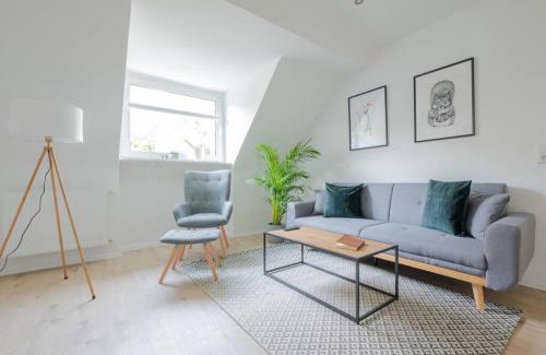 Holsterhausen Apartment | Convenient Apartments am Uniklinikum for Family Stays