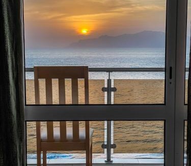 Sao Filipe House | Cozy Cruzeiro Guest House with Ocean View & Pet Friendly