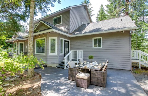 Post Falls House | Cozy Crystal Bay Home with Fireplace & Scenic Views
