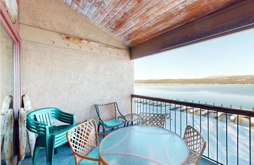 McCall Apartment | Relaxing Crystal Beach Lakefront Condo with Pool Access