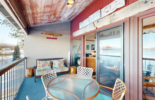 McCall Apartment | Relaxing Crystal Beach Lakefront Condo with Pool Access