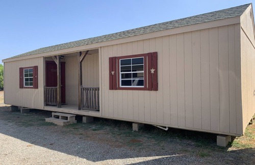 Carrizo Springs Cabin | Tranquil Crystal Cabin: Family-Friendly Retreat Near Carrizo