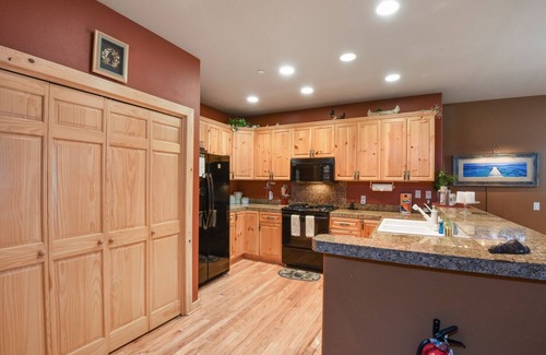 Crystal Bay House | Guest Rated 10/10: Crystal Charm Condo Near Beaches & Skiing