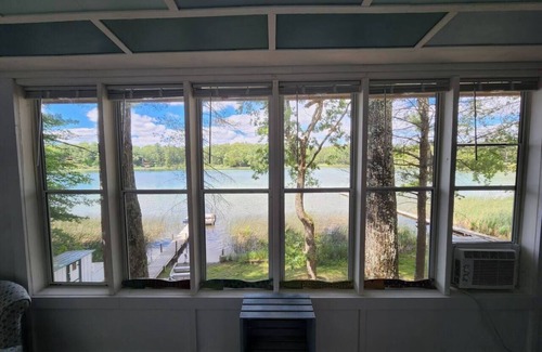 Baldwin Cottage | Inviting Crystal Clear Cottage with Lake Views & Breakfast