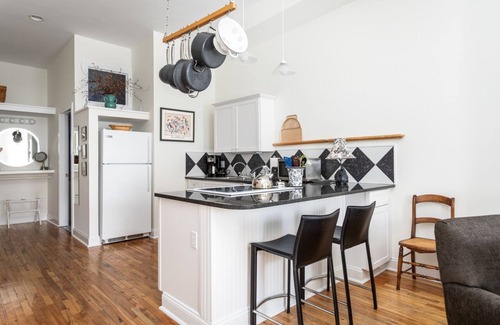Beulah Apartment | Elegant Crystal Comfort Suite with Kitchen & Breakfast Options