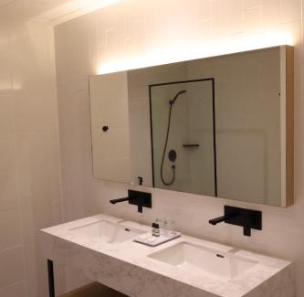 Pelabuhan Klang Hotel | Budget-Friendly Crystal Crown Hotel with Harbour Views