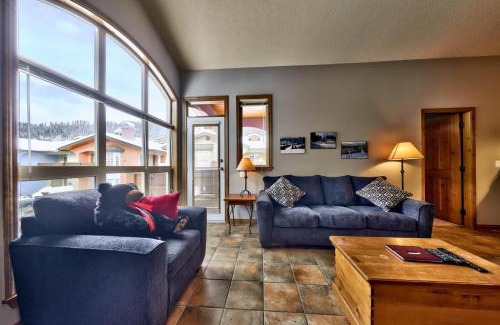 Sun Peaks Apartment | Inviting Crystal Forest #72 with Hot Tub & Family-Friendly Vibes