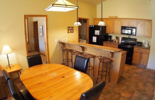 Sun Peaks Apartment | Inviting Crystal Forest #72 with Hot Tub & Family-Friendly Vibes