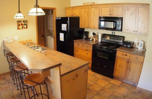 Sun Peaks Apartment | Inviting Crystal Forest #72 with Hot Tub & Family-Friendly Vibes