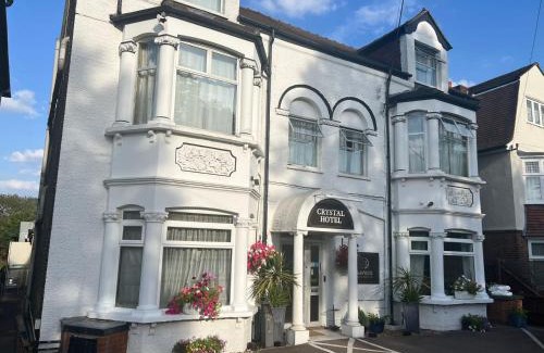 Cambridge Hotel | Elegant Crystal Hotel & Savour: Family-Friendly Stay Awaits
