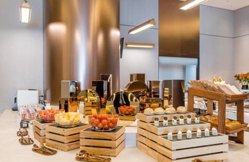 Haining Road Hotel | Crystal Hotel Shanghai North Sichuan Road on the Bund