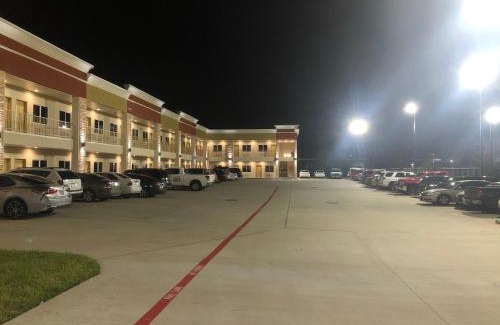 Northside Hotel | Convenient Stay at Crystal Inn Downtown with Family Amenities