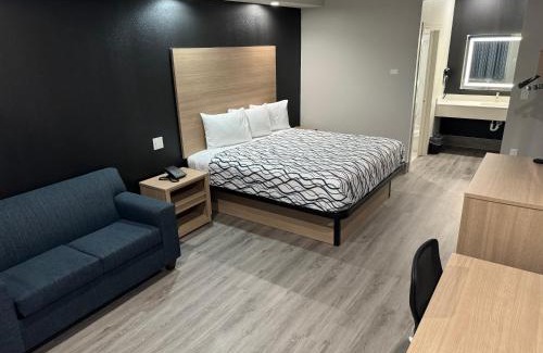 Barker Hotel | Top-Rated Crystal Inn Gessner - Family-Friendly Retreat