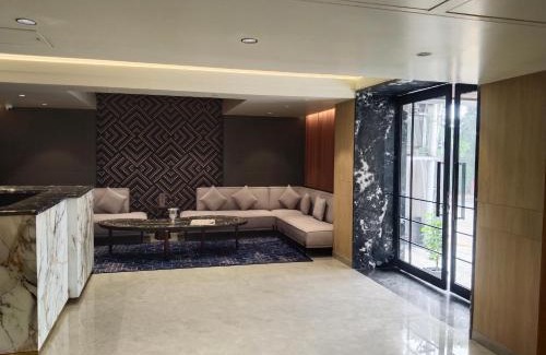 Taj Ganj Hotel | Budget-Friendly Stay at Crystal Inn with Family Amenities
