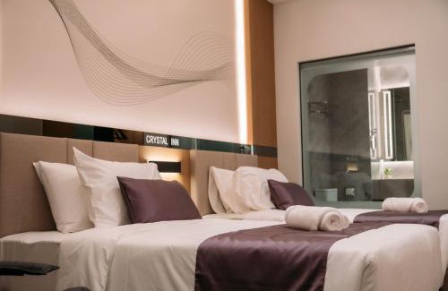 Pegawai Hotel | Outstanding Crystal Inn: Child-Friendly Hotel with High Ratings