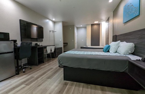 Jacinto City Hotel | Accessible Family Comfort at Crystal Inn - 4 Star Stay