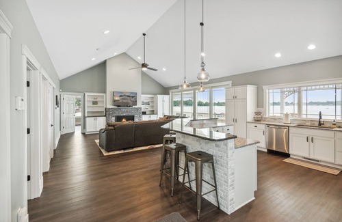 Crystal Condo | Family-Friendly Crystal Lake Beachfront Condo with Pool