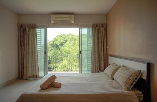 Pak Kret Apartment | Discover Crystal Place: Family-Friendly Dining Awaits
