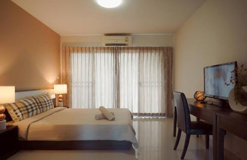 Pak Kret Apartment | Discover Crystal Place: Family-Friendly Dining Awaits