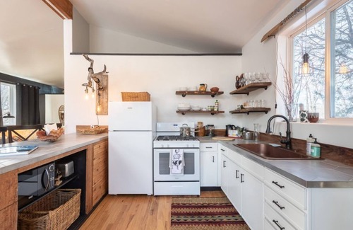 Carbondale Cottage | Idyllic Crystal River Nest | Riverside Fishing Retreat