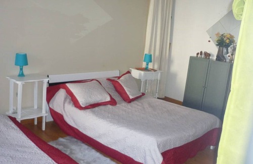 Target Apartment | Discover Crystal Singing Gite with Spa and Family-Friendly Amenities
