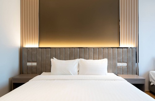 Srisa Chorakhe Noi Hotel | Discover Crystal Srivaree Suvarnabhumi Hotel with Pool & Spa