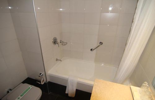 Centro Hotel | Discover Crystal Tower: 4-Star Comfort with Hot Tub & Breakfast