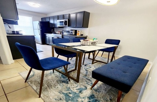 Florence House | Inviting Crystal Townhouse Near MUSC & Mcleod Hospital