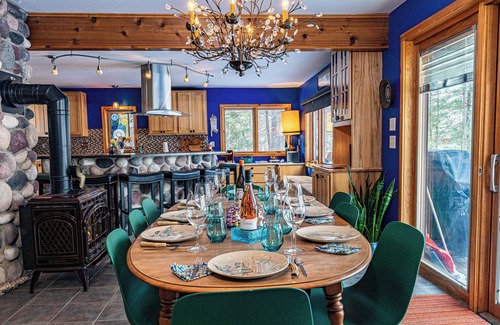 Tomahawk Cottage | Unforgettable Northwoods Sunset Lake House with Pool & Views
