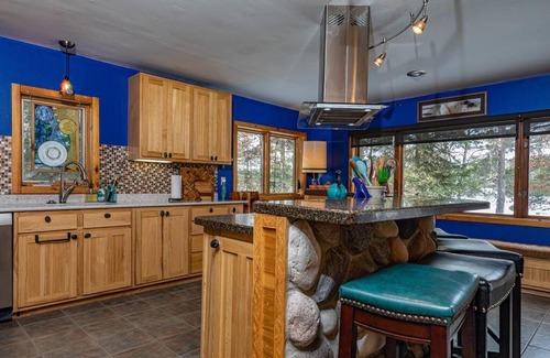 Tomahawk House | Escape to Oceanfront Bliss at Crystal Tree Cottage