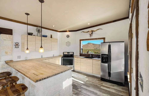 Alpine House | Modern-Rustic Crystal Valley Cabin with Exceptional Amenities