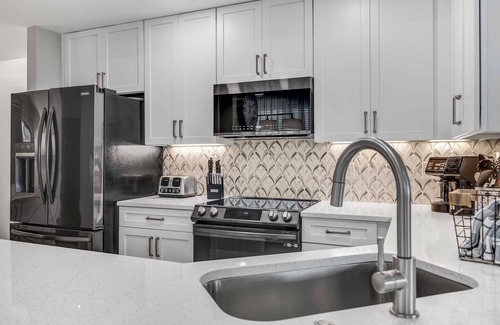 Avalon Beach Estates Condo | Pet-Friendly Crystal View 101 with Oceanfront Amenities