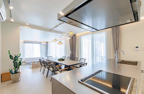 Ueno Villa | Unforgettable Crystal Villa Bayside with Ocean Views