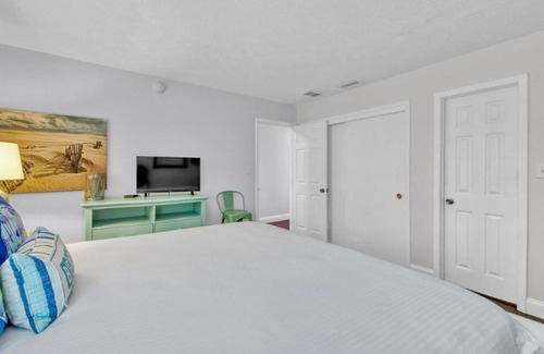 Crystal Beach House | Beachfront Crystal Villas 12B: Guest Rated 9.8 with Spa