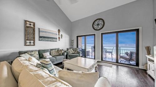 Crystal Beach House | Beachfront Crystal Villas 12B: Guest Rated 9.8 with Spa