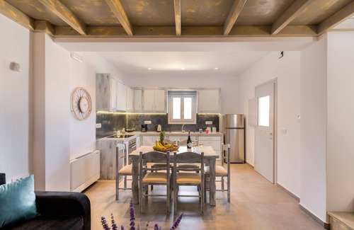 Messaria Apartment | Elegant Crystal Villas Santorini: Pool & Family-Friendly Stay