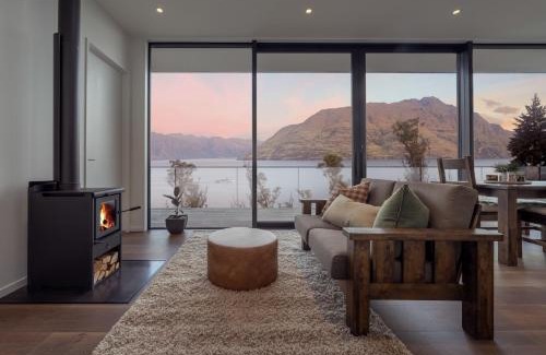 Fernhill Villa | Crystal Waters