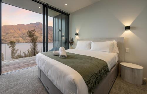Fernhill Villa | Crystal Waters